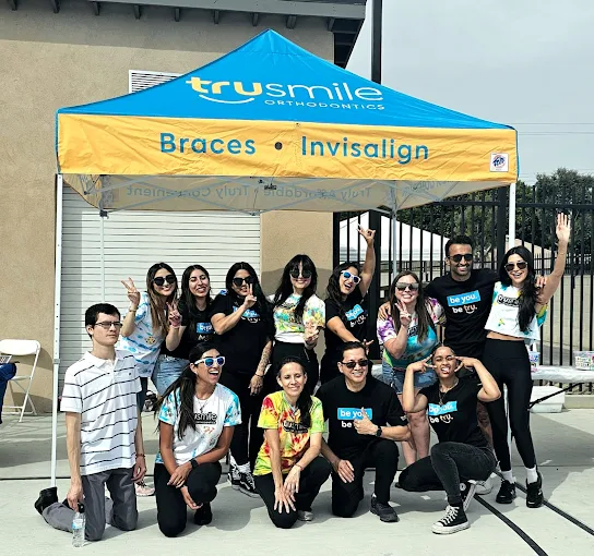 Group of people outside of the Long Beach Tru Smiles Orthodontist Long Beach Location